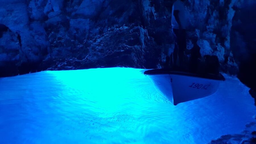 From Hvar: Vis Island and Blue Cave Speedboat Tour - Stiniva Beach and its steep-sided bay