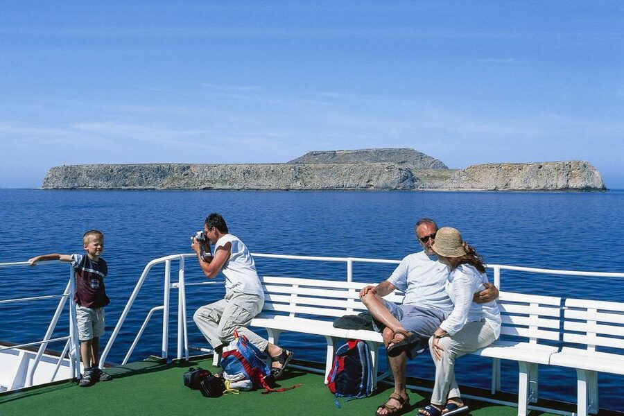 From Kissamos Port: Boat Cruise to Balos Lagoon & Gramvousa - What food and seating are like on board