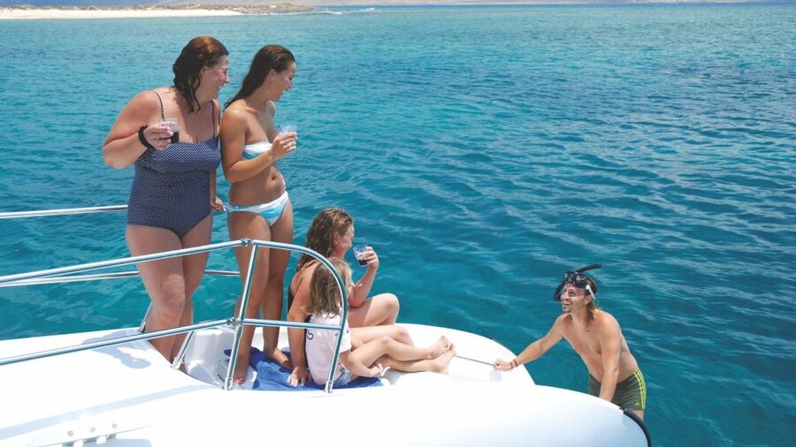 From Lanzarote: Sailing Day Trip Around La Graciosa - From Lanzarote to Órzola by coach