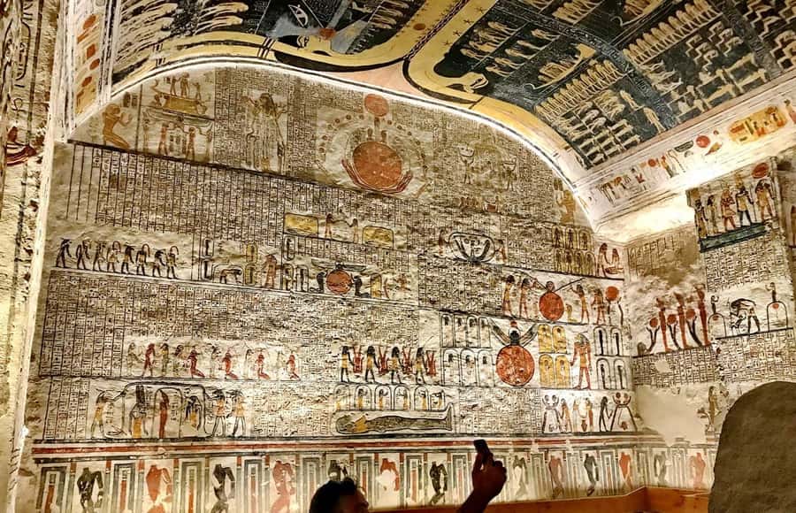 From Luxor: 3-Night Nile Cruise to Aswan and Hot Air Balloon - Day three: Edfu and Kom Ombo by river