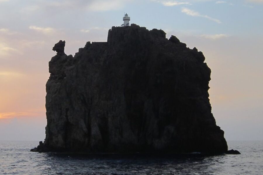 From Milazzo: Panarea and Stromboli Boat Trip by Night - Language, comfort, and practical limits