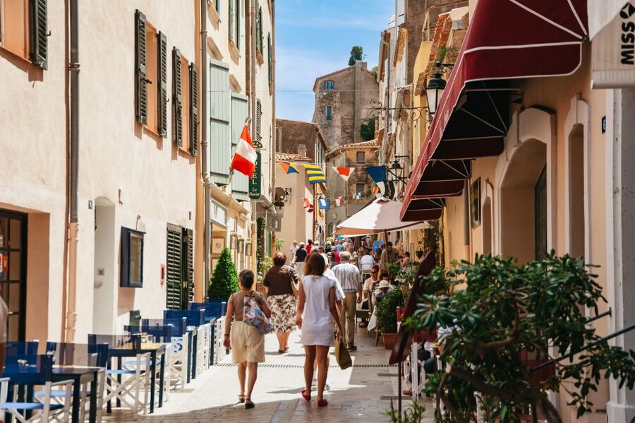 From Nice: Round-Trip Transportation to Saint Tropez by Boat - Who should book this Saint-Tropez boat trip?