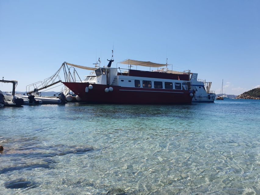 From Palau: La Maddalena Archipelago Boat Tour with Pasta - What the crew adds to the day