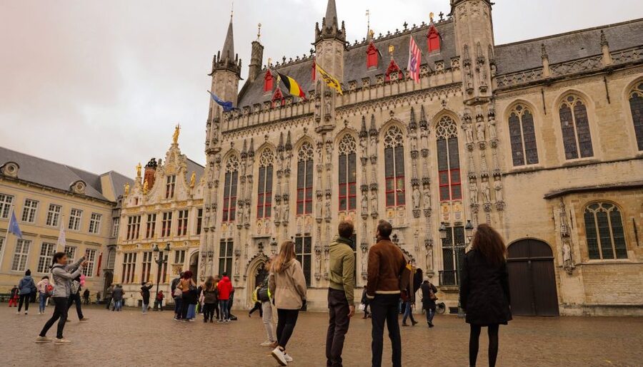 From Paris: Day Trip to Bruges with Optional Seasonal Cruise - How the guided and self-guided choices differ