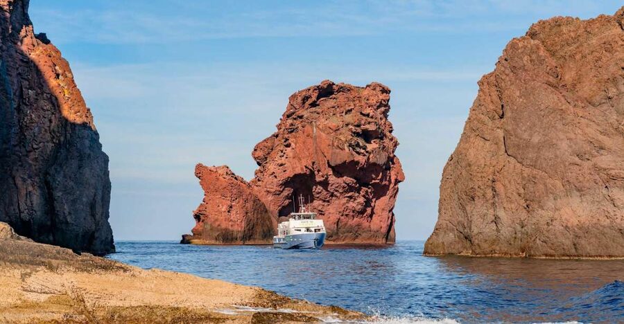 From Porto: Scandola & Girolata Tour by Boat - Girolata: a short stop in an isolated village