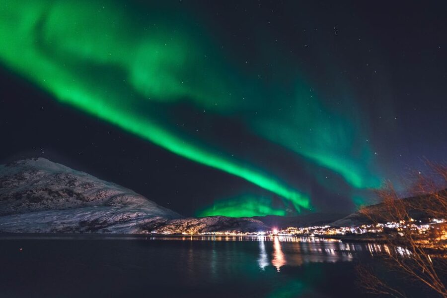 From Reykjavik: Northern Lights Sightseeing Cruise - Seeing the aurora with your eyes and camera