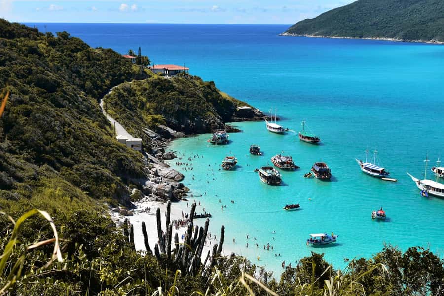 From Rio: Arraial do Cabo Day Trip with Boat Tour - Arriving in Arraial do Cabo and boarding the schooner