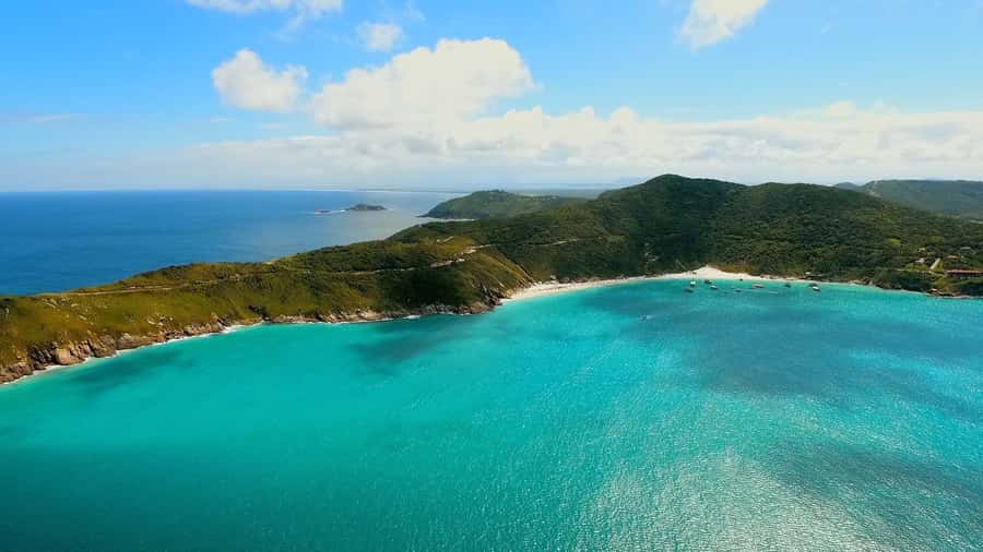 From Rio de Janeiro: Arraial do Cabo Boat Trip with Lunch - Four stops among blue and green water