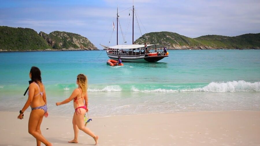 From Rio de Janeiro: Arraial do Cabo Boat Trip with Lunch - Guides, communication, and the feel of the day