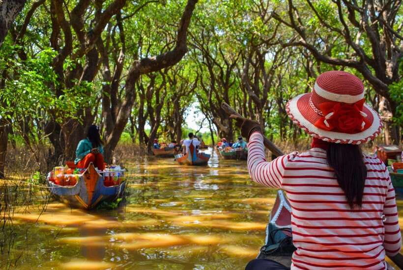 From Siem Reap: Kampong Phluk Floating Village Tour by Boat - The guides make a real difference
