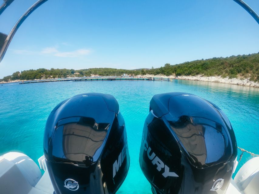 From Split: Blue Cave & 5 Islands with Vis & Hvar Boat Tour - What the speedboat ride is really like