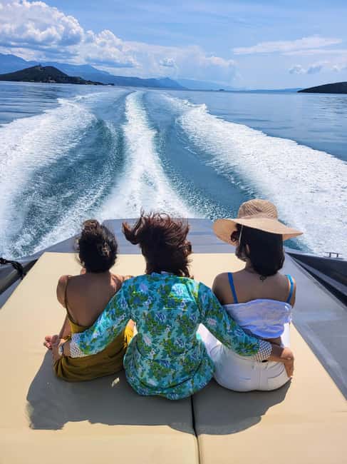From Split: Blue Cave, Hvar, Mamma Mia, 5 Islands boat Tour - The guides shape the mood