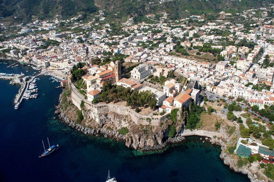 From Taormina: Lipari and Vulcano Mini Cruise Aeolian Tour - From Taormina to Milazzo before breakfast crowds