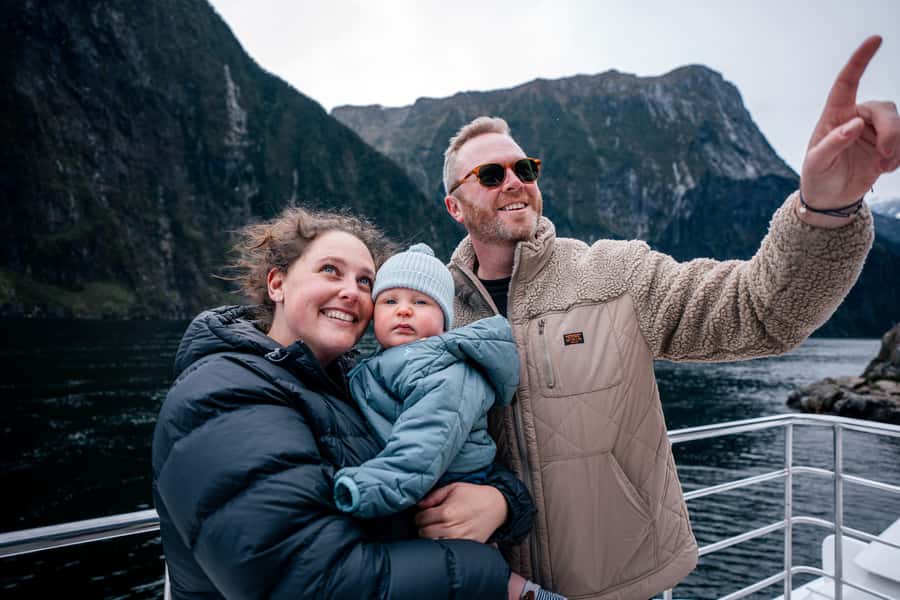 From Te Anau: Milford Sound Coach Tour and Cruise - Lunch, hot drinks, and the practical comfort level