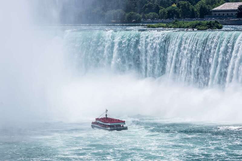 From Toronto: Niagara Falls Evening Tour With Boat Cruise - Dinner at Sheraton Fallsview and the night show