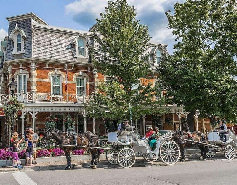 From Toronto: Niagara Falls Evening Tour With Boat Cruise - The guides make a long day easier