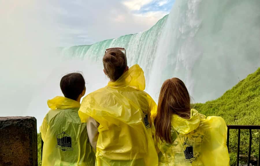 From Toronto: Niagara Falls Tour + Boat Ride and/or Journey - Lunch, shopping, and managing your free time