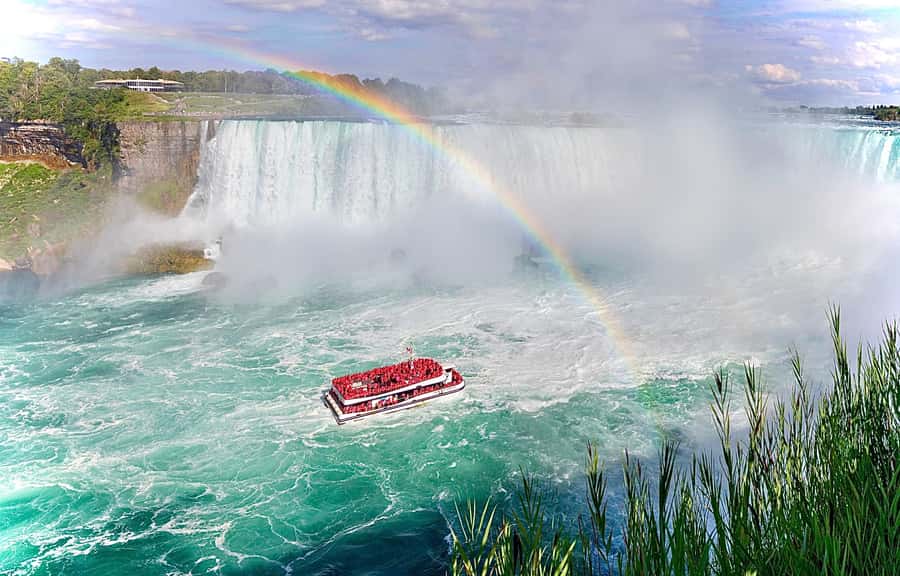 From Toronto: Niagara Falls Tour + Boat Ride and/or Journey - Maple Leaf Place and the three-syrup tasting