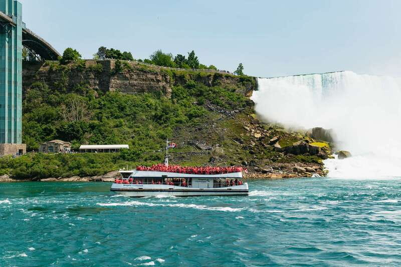 From Toronto: Niagara Falls + Winery, Cruise, & Lunch Option - The winery stop, a short taste of Niagara’s wine country