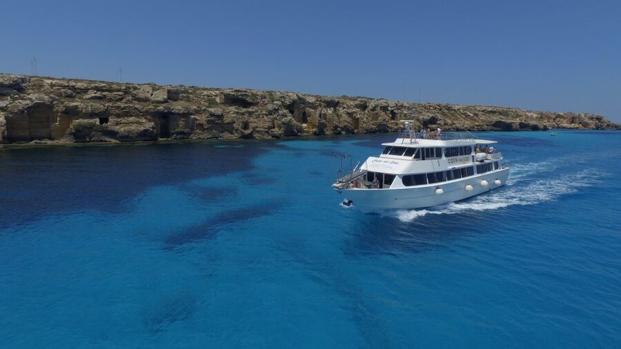 From Trapani: Favignana and Levanzo Mini Cruise with Lunch - Lunch with a view, pasta with Trapanese pesto