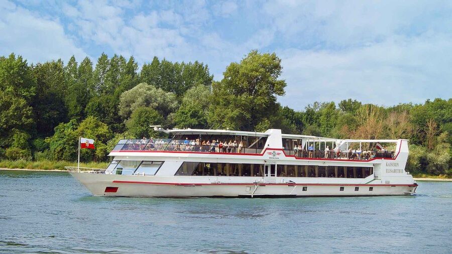 From Vienna: Dürnstein and Wachau Cruise - Breakfast starts the day on board