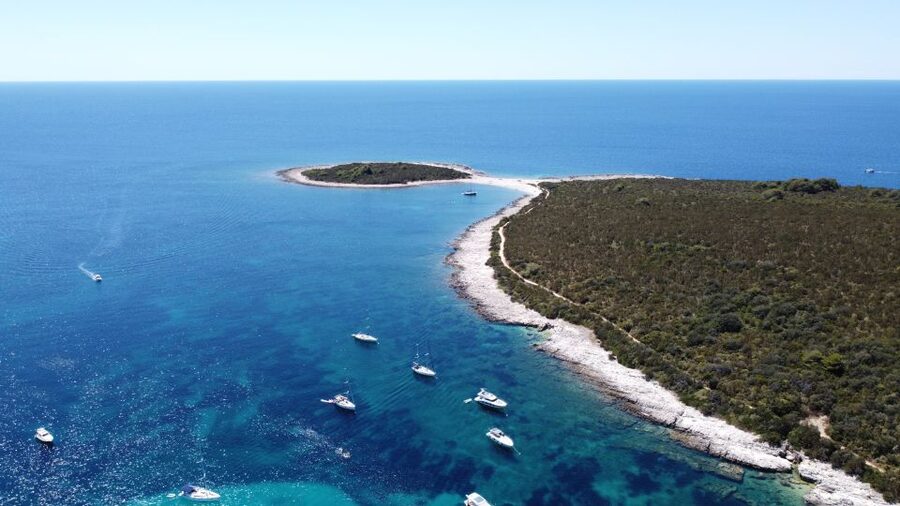From Zadar: Full-Day Boat Trip to Sakarun Beach & Dugi Otok - Sailing from Zadar on the M/B Arbiana
