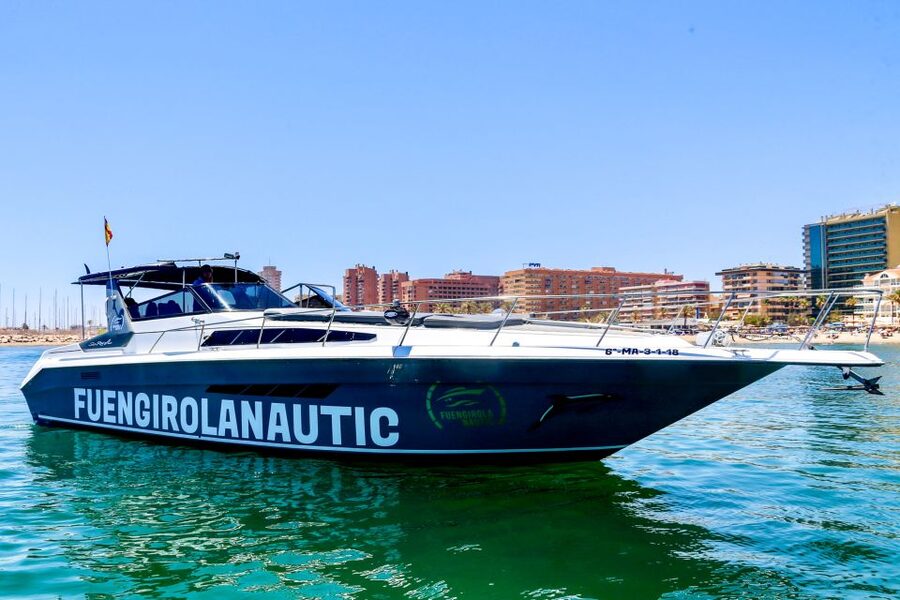 Fuengirola: Dolphin Watching by Yacht with Snacks and Drinks - Setting out from Fuengirola Port