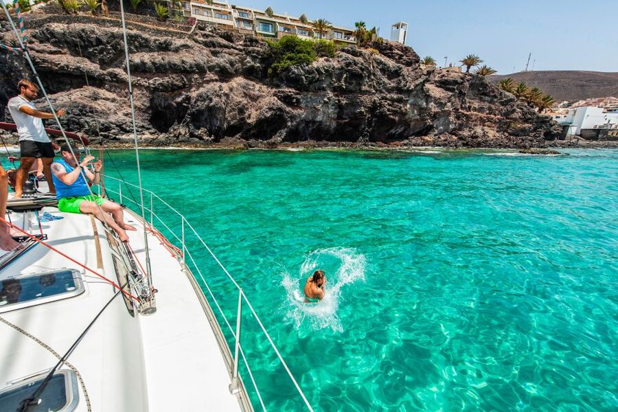 Fuerteventura: Sailing with Snorkeling and Dolphin Watching - Sailing from Morro Jable with manta rays at the start