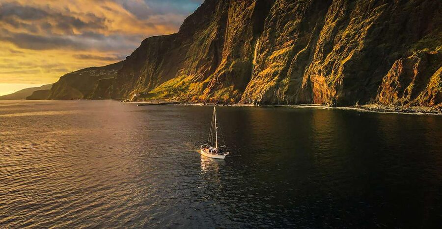 Funchal: Sunset Sailing Tour - Watching for dolphins and whales offshore