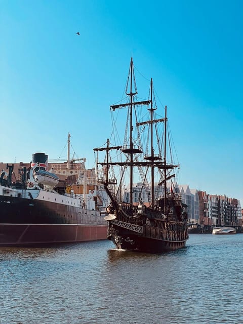Gdansk: Guided Round-Trip Cruise to Westerplatte - From Długie Pobrzeże to Gdańsk’s working waterfront