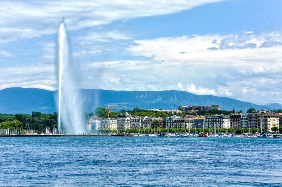 Geneva: 50-Minute Lake Geneva Cruise - Boarding at the Mont-Blanc pier