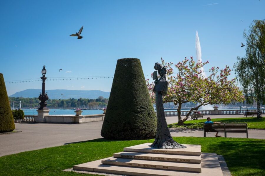 Geneva: Scenic Lake Cruise with Snacks and Wine - Who will enjoy this cruise most?