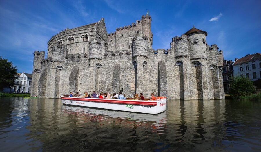 Ghent: 40 Minute Medieval Center Guided Boat Tour - Churches, monasteries, and the Princes’ Court