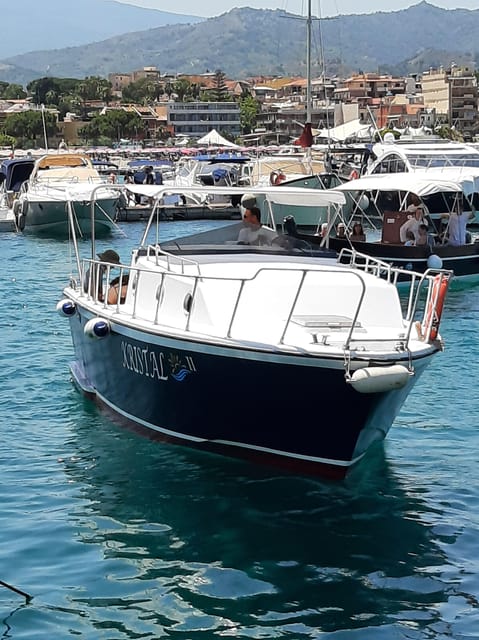 Giardini Naxos: Taormina & Isola Cruise Bella with Aperitif - Practical preparation for the boat