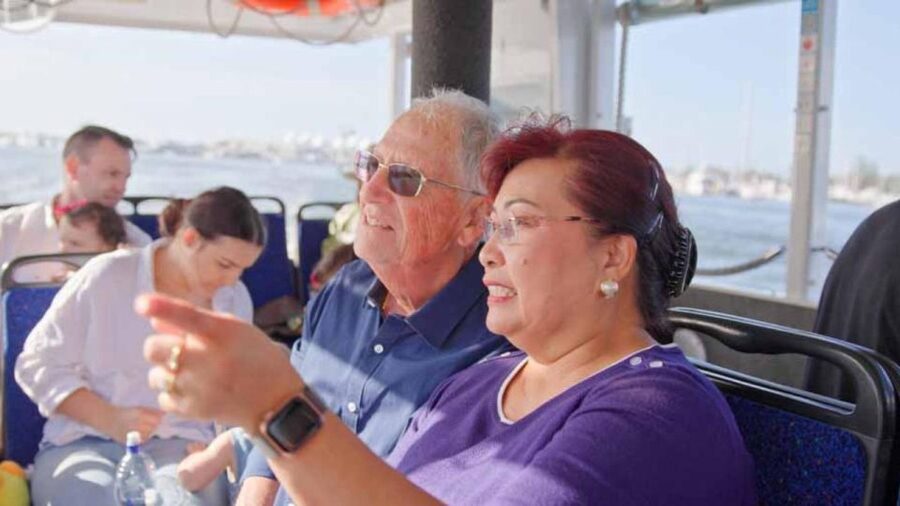 Gold Coast: 1-Hour Land and Water Duck Tour - Commentary, jokes, and the crew