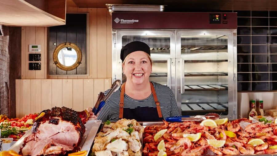 Gold Coast: Sightseeing Cruise with Buffet Lunch - Drinks, service, and the pace of lunch