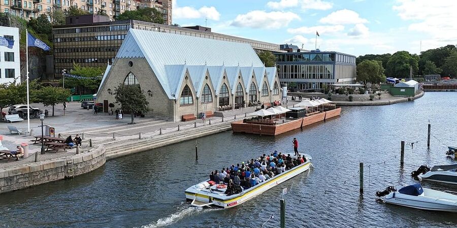 Gothenburg: City Canal Sightseeing Cruise - Ducking under more than 20 low bridges