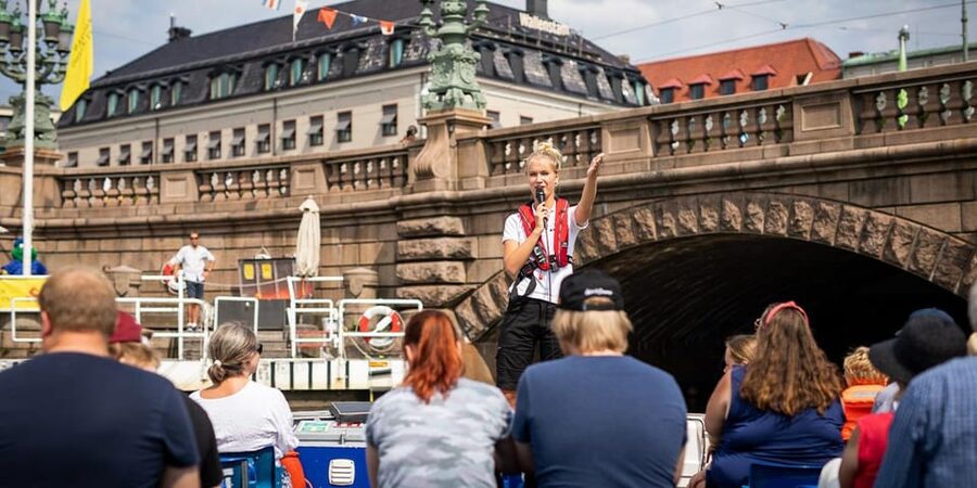 Gothenburg: City Canal Sightseeing Cruise - The guides make the difference