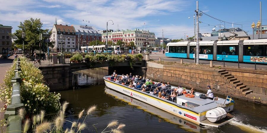 Gothenburg: City Canal Sightseeing Cruise - Following Gothenburg’s old moat and canals