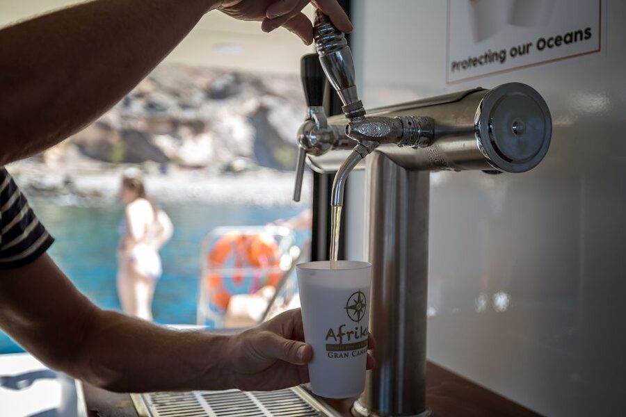 Gran Canaria: Fun Catamaran Cruise with Food and Drinks - Crew style and the mood aboard Afrikat