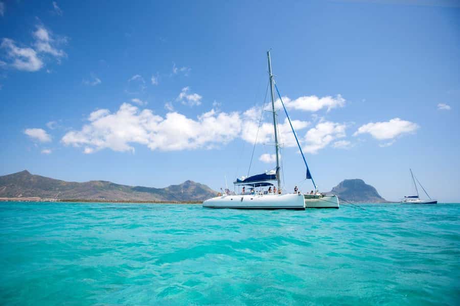 Grand Baie: Catamaran 3 Islands Cruise & Lunch on the Island - Finding the boat at Grand Baie beach
