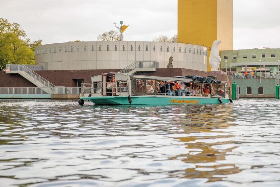 Groningen: Terrace Boat Experience with a Cozy Bar - A floating café beside Groningen station