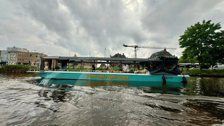 Groningen: Terrace Boat Experience with a Cozy Bar - The roof, seating, and onboard comfort