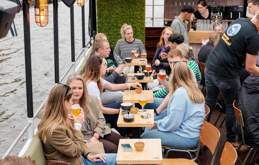 Groningen: Terrace Boat Experience with a Cozy Bar - Reliability and the importance of timing