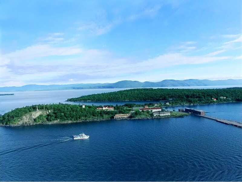 Grosse-Île: Irish Immigrant Memorial Cruise & Tour - Exploring the quarantine station