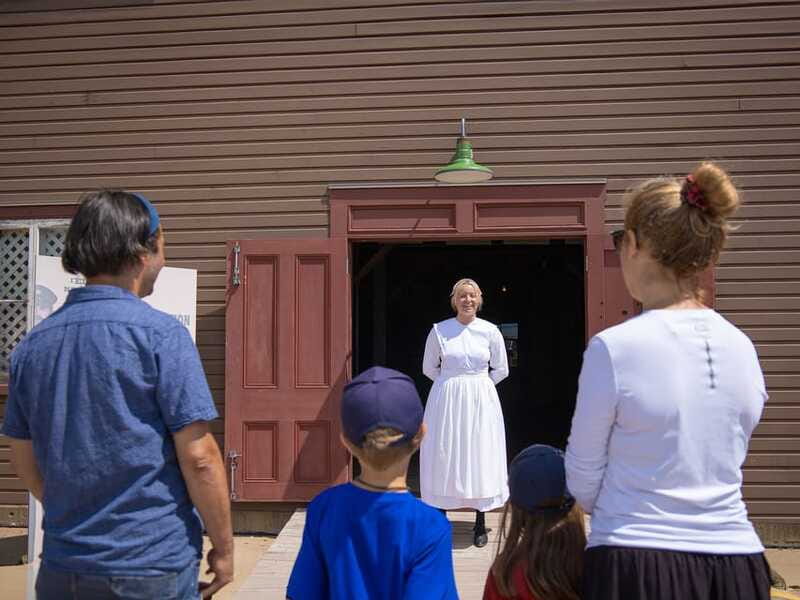 Grosse-Île: Irish Immigrant Memorial Cruise & Tour - Costumed characters make the past easier to picture