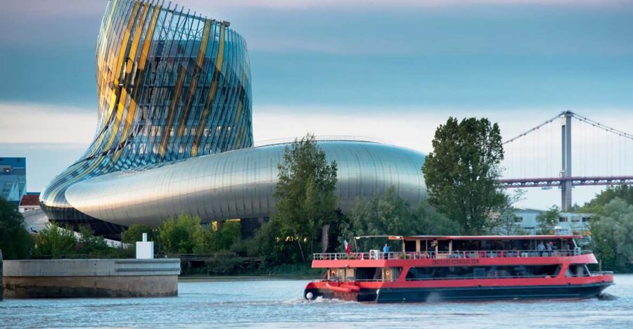 GUIDED CRUISE – BORDEAUX UNESCO - Boarding at Ponton d’Honneur