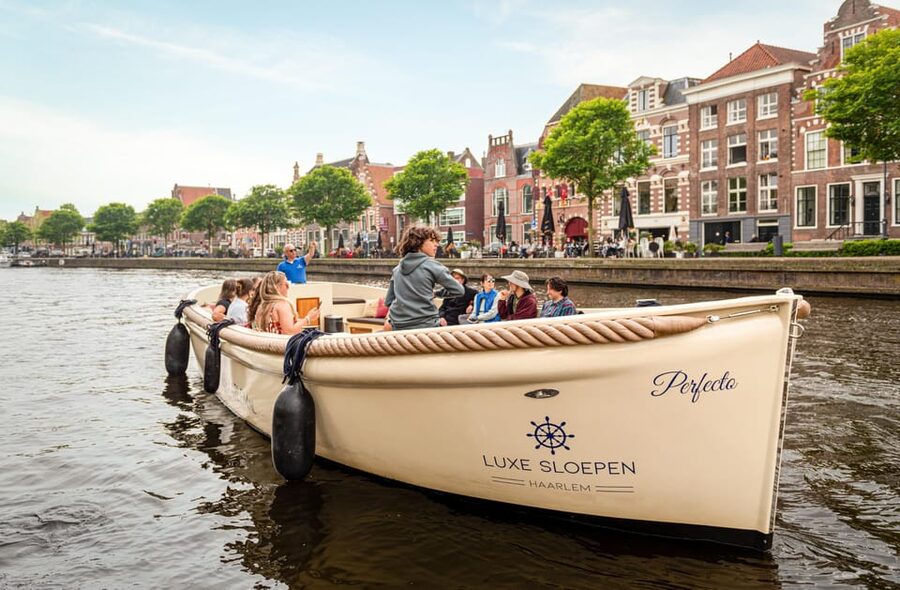 Haarlem: Guided Highlights Canal Cruise on Open Boat - Electric power, pillows, and drinks