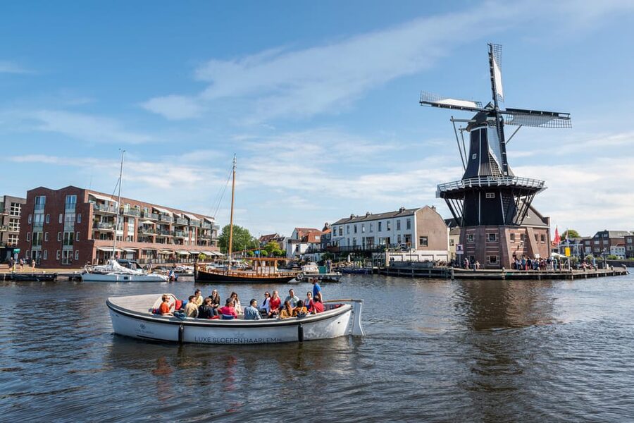 Haarlem: Guided Highlights Canal Cruise on Open Boat - Who should book this Haarlem cruise