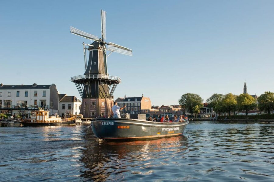 Haarlem: Sightseeing Boat Tour with Snacks and Drinks - Key points to know before you book